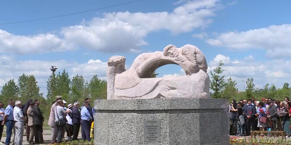 Еуропа қазақтары қуғын-сүргін құрбандарына арнап ескерткіш орнатты