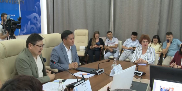 Референдумды қолдау жөніндегі республикалық штаб мүшелері өскемендіктермен кездесті