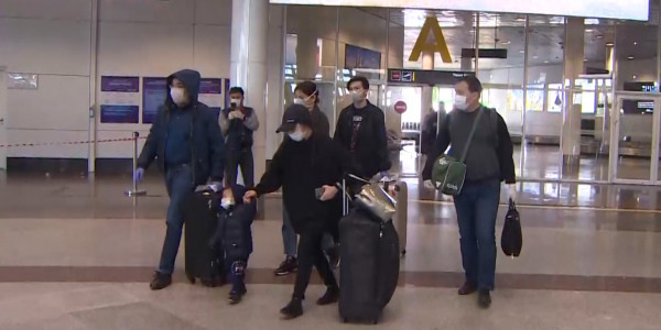 122 авиапассажира без ПЦР-тестов отправлены в стационар