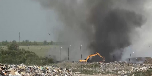 Оралда қоқыс полигоны өртеніп жатыр