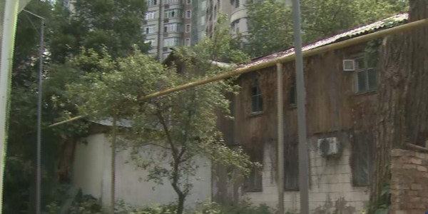 Жильцы аварийных домов в Алматы требуют вмешательства акимата