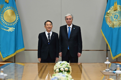 Президент принял председателя попечительского совета образовательного фонда Woosong