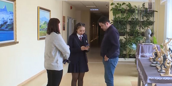 В Актобе школьники разработали приложение для слабослышащих