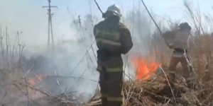 На востоке Казахстана начались первые степные пожары