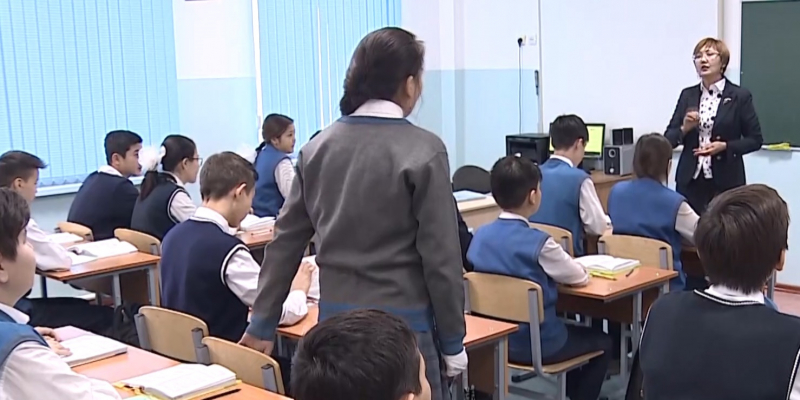 Казахстанские родители критикуют обновленную программу обучения в средних школах