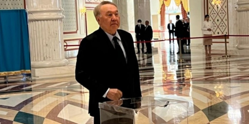 Нұрсұлтан Назарбаев референдумда дауыс берді
