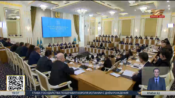 Первый проект новой Конституции презентовали в столице