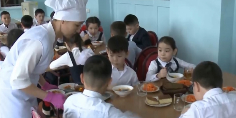 Больше сотни нарушений выявили в школьных столовых Кызылординской области