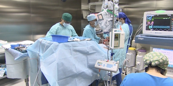 Пролежавшего в реанимации полтора года 2-летнего ребенка прооперировали