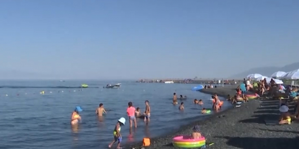 Почти 1,5 миллиона туристов отдохнуло летом на Алаколе