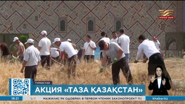 10 тонн мусора вывезли после уборки возле мавзолея Кожа Ахмета Яссауи