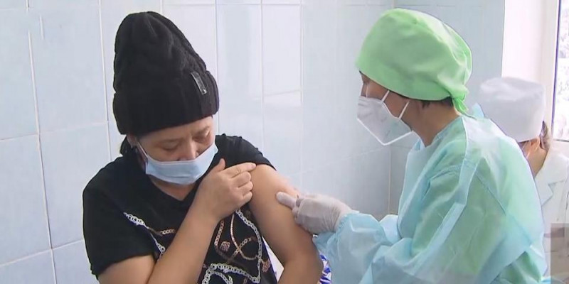 Второй этап вакцинации начался в Алматы