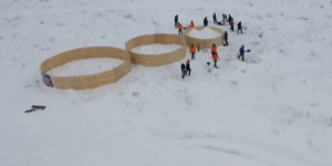 Жители Петропавловска лепят 20-метрового лежачего снеговика