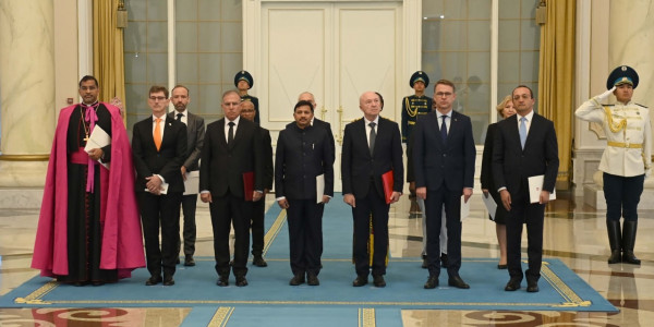 Глава государства принял верительные грамоты послов ряда государств