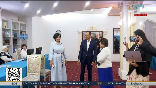 Маулен Ашимбаев принял участие в голосовании на выборах депутатов Курултая