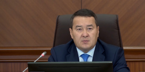 Үкімет басшысы орта бизнес өкілдерімен кездесіп жатыр