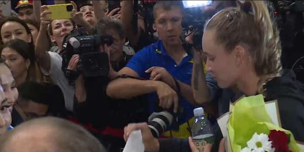 &laquo;Уимблдон&raquo; турнирінде топ жарған Елена Рыбакина елге оралды