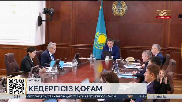 Премьер-министр мүгедектерге арналған пандустар мен төмен түсіру құрылғыларын сынға алды