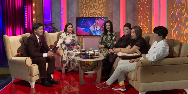 Меруерт Түсіпбаева, Қарагөз Тілеубекова, Перизат Мырзахмет, Кәмшат Есмұхаметқызы. &laquo;Tόrletińiz&raquo;