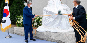 Касым-Жомарт Токаев открыл памятник Абаю в Сеуле