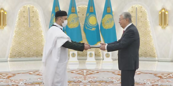 Бүгін Ақордада Президент бірқатар мемлекеттің елшілерінен сенім грамоталарын қабылдады.