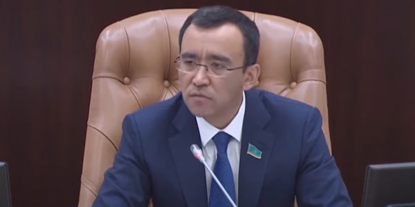 Перевести часть госслужащих на постоянный дистанционный режим предложил М.Ашимбаев