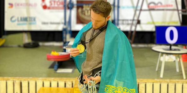 Актауский спортсмен стал чемпионом мира по подтягиваниям на турнике