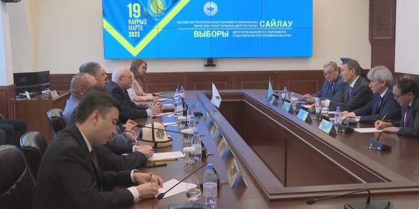 Нұрлан Әбдіров шетелдік байқаушылармен кездесті