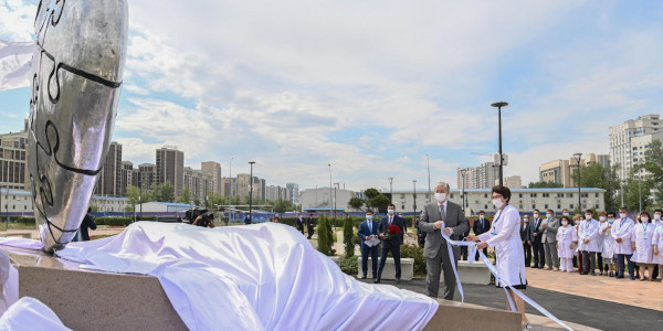 Президент принял участие в открытии мемориала &laquo;Алтын жүрек&raquo;