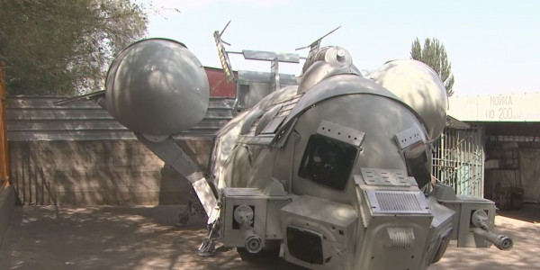 15 жыл бойы тіс дәрігері болған Қуаныш Мұхамеджанов кір жуатын машиналардан ұшақ құрастырды