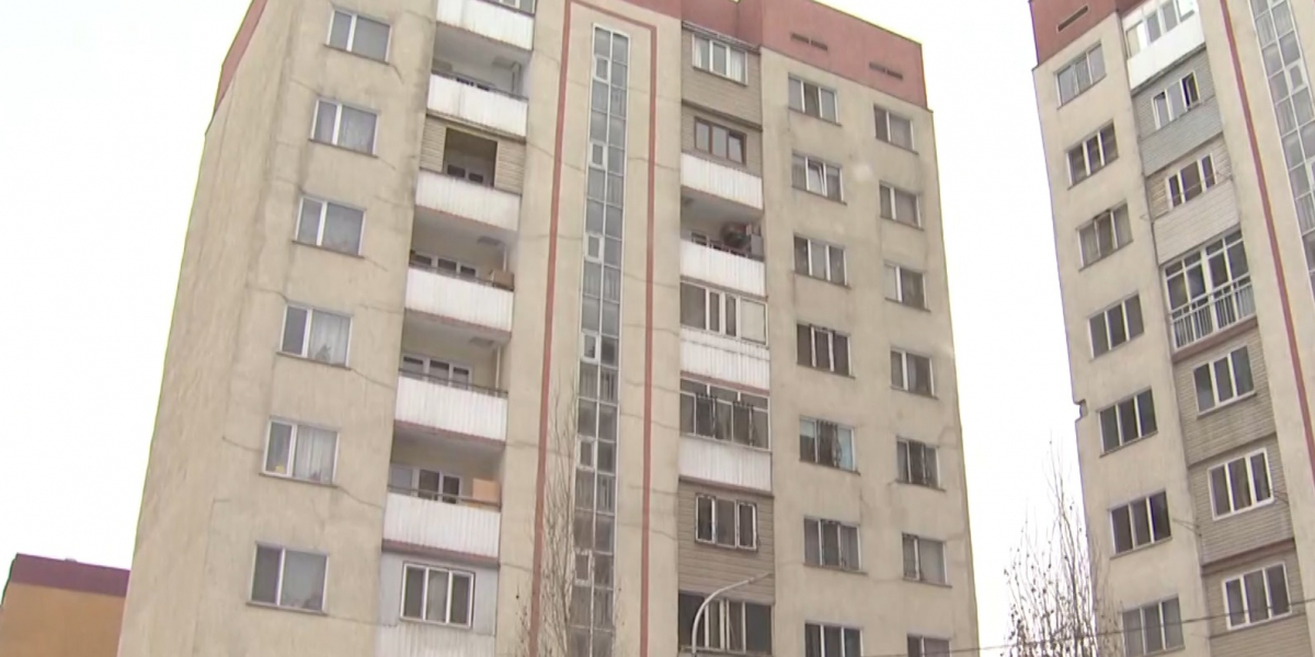 Строители готовы приступить к укреплению фундамента накренившегося дома в Алматы