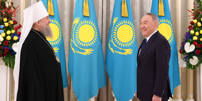 Н. Назарбаеву вручили высшую награду Православной Церкви Казахстана
