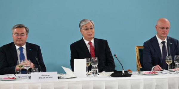 Глава государства провел встречу с капитанами бизнеса Франции