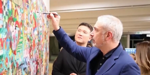 Презентация &laquo;картины мира&raquo; состоялась в Париже