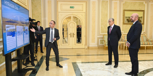 Қасым-Жомарт Тоқаев пен Шарль Мишельге &laquo;жасыл&raquo; сутегін өндіру және тарату орталығының жобасы таныстырылды