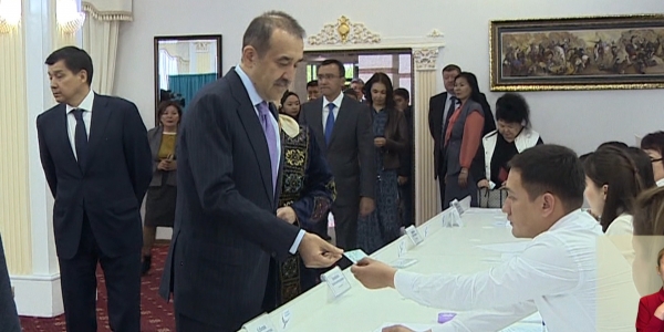 Ұлттық қауіпсіздік комитетінің төрағасы Кәрім Мәсімов дауыс берді