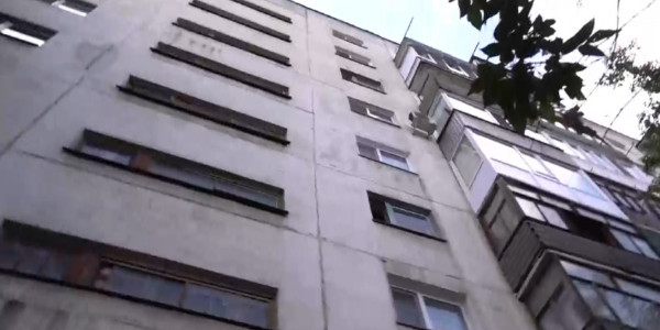 Ертіс өңірінде соңғы бес жылда кішкентай балалардың терезеден құлауы жиілеген