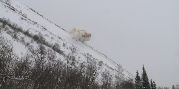 В ВКО с высокогорий спущено больше 20 тысяч кубометров снега