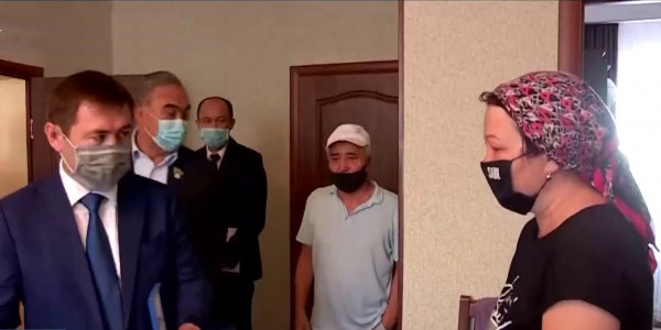 Посмертно наградили врачей, умерших от пневмонии в Шымкенте