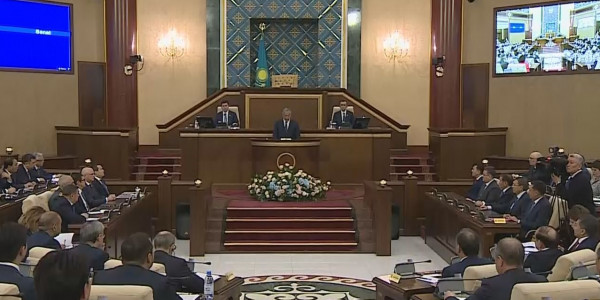 Парламент президентті бір рет қана 7 жылға сайлау жайлы заң жобасын қабылдады