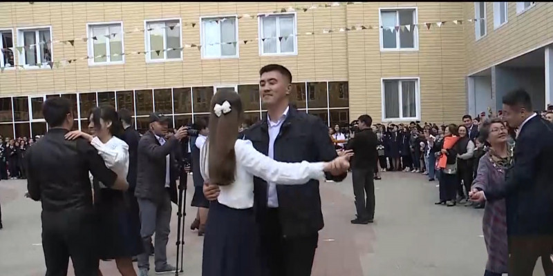 Казахстанская выпускница сдала вступительные экзамены в 11 вузов