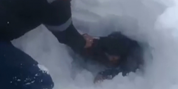 Больше 2000 человек спасли из снежного плена на дорогах Казахстана