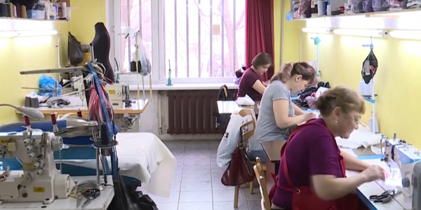 В Актобе ателье шьют марлевые маски