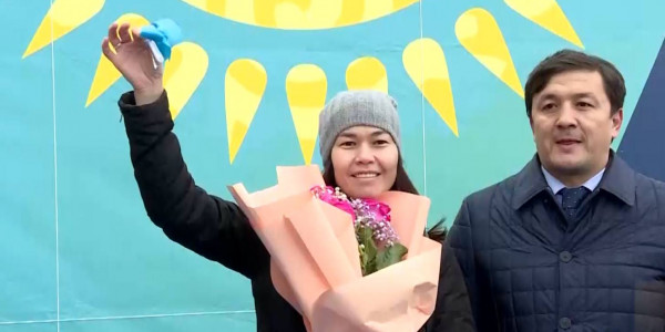 В канун Дня республики в Актобе очередникам вручили ключи от квартир