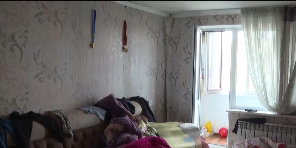 Жителей многоэтажки в Таразе затопило из-за незавершённого ремонта крыши