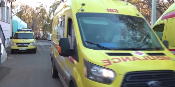 Атырауские волонтеры помогают скорой помощи