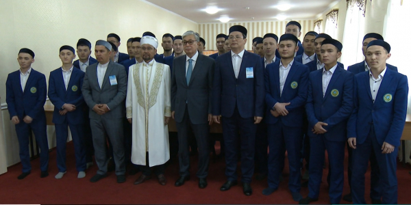 ҚР Президенті Қасым-Жомарт Тоқаев &laquo;Нұр Астана&raquo; мешітіне барды