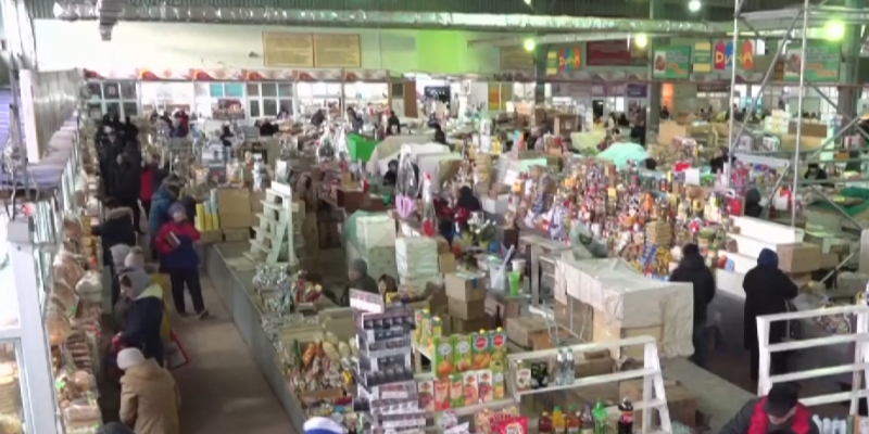 Казахстанцы продолжают опустошать прилавки супермаркетов