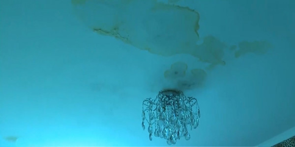 Таразда әкімдік пен мердігердің кесірінен көпқабатты үйдің тұрғындары су астында қалды