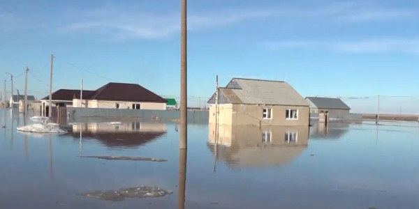 В ЗКО спасатели продолжают бороться с паводками